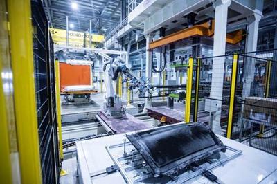 碳纤维车体4.0 智能制造如何重塑汽车行业格局